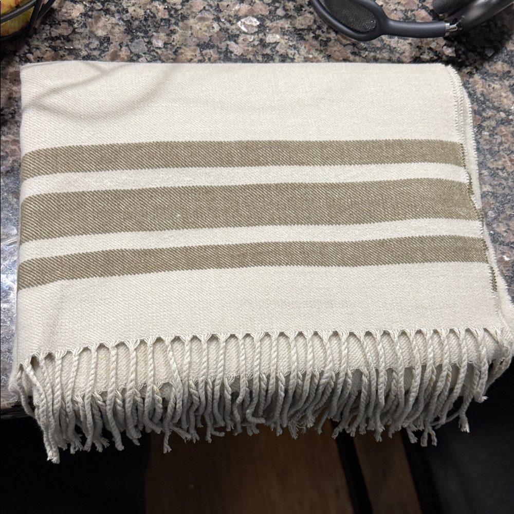 Tommy Hilfiger Elegant Cream and Tan Striped scarf